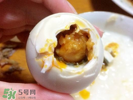 咸鴨蛋煮多久能熟？咸鴨蛋是煮還是蒸?