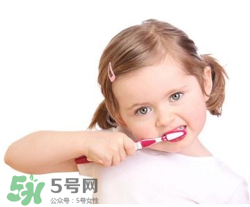 寶寶換牙可以刷牙嗎？小孩換牙期間能刷牙嗎？
