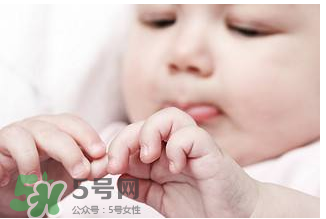 寶寶指甲凹凸不平是什么原因？寶寶指甲凹凸不平正常嗎？