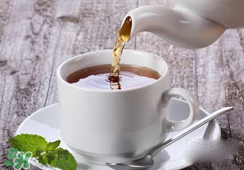 胃脹氣可以喝蜂蜜水嗎？胃脹氣可不可以喝蜂蜜水？