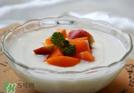 油桃和酸奶能一起吃嗎？油桃能和酸奶一起吃嗎？