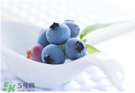 藍(lán)莓和牛奶可以一起吃嗎？吃完藍(lán)莓可以喝牛奶嗎？