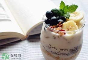 藍莓和香蕉能一起吃嗎？藍莓可以和香蕉榨汁嗎？