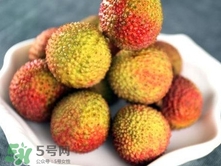 黑葉荔枝和妃子笑哪個好吃？黑葉荔枝和妃子笑的區別