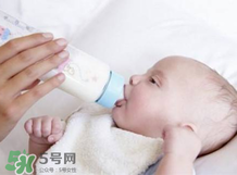 奶粉斷貨可以用別的奶代替一天嗎？奶粉斷貨注意事項