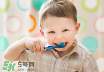 寶寶長(zhǎng)牙會(huì)拉肚子嗎？寶寶長(zhǎng)牙會(huì)發(fā)燒嗎？