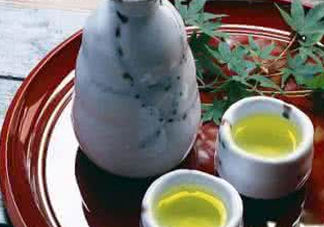 竹葉青酒不能和什么一起吃？喝竹葉青酒要注意什么？