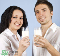 脫脂奶粉什么時候喝最好？脫脂奶粉什么時候喝？