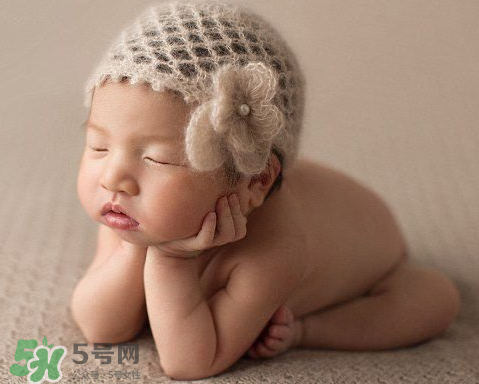 母乳喂養(yǎng)會胸下垂嗎？母乳喂養(yǎng)胸部下垂怎么辦？
