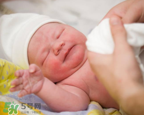 母乳喂養胸會變大嗎？母乳喂養后胸部的變化