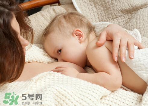 母乳喂養(yǎng)會胸下垂嗎？母乳喂養(yǎng)胸部下垂怎么辦？