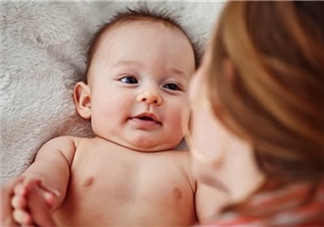 母乳喂養胸部一大一小怎么辦？母乳喂養會導致胸不對稱嗎？