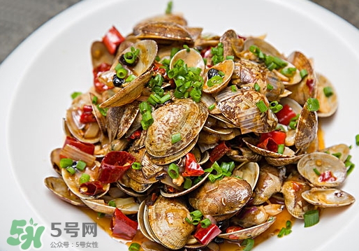 花甲泡了一夜還能吃嗎？花甲泡了一夜吃了會怎樣