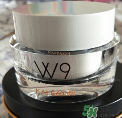 凱芙蘭素顏霜怎么用？凱芙蘭w9素顏霜使用方法