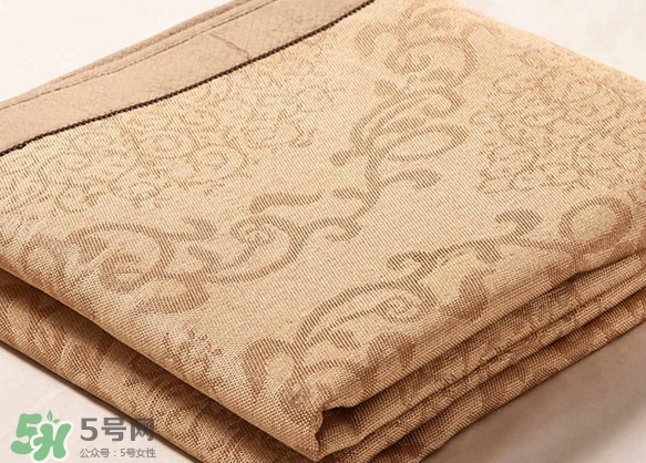 夏天擦涼席用熱水還是用冷水？涼席來年用時(shí)注意什么