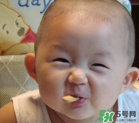 磨牙餅干幾個月寶寶能吃？磨牙餅干幾個月吃？