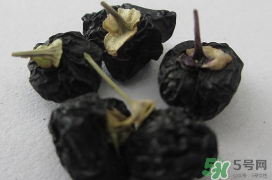 黑枸杞可以和菊花一起喝嗎？菊花和黑枸杞一起喝好嗎