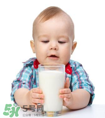 兒童能喝老年人奶粉嗎？老年人奶粉小孩能不能喝？