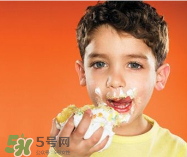 寶寶愛吃甜食智力會下降嗎？兒童愛吃糖會影響智力嗎？