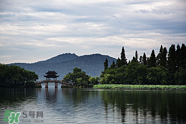 8月份去杭州穿什么？八月份去杭州穿什么衣服