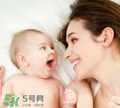 寶寶吐奶和哭有關(guān)系嗎？寶寶哭會引起吐奶嗎？