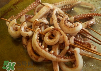 鐵板魷魚有營養(yǎng)嗎？鐵板魷魚對身體有害嗎