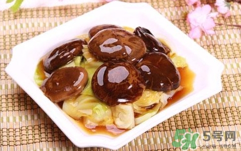 牛奶燉香菇可以治鼻炎嗎？牛奶燉香菇吃了有什么作用？
