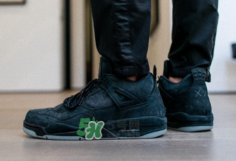 kaws與air jordan 4聯名黑色版本多少錢？aj4純黑限定發售價格