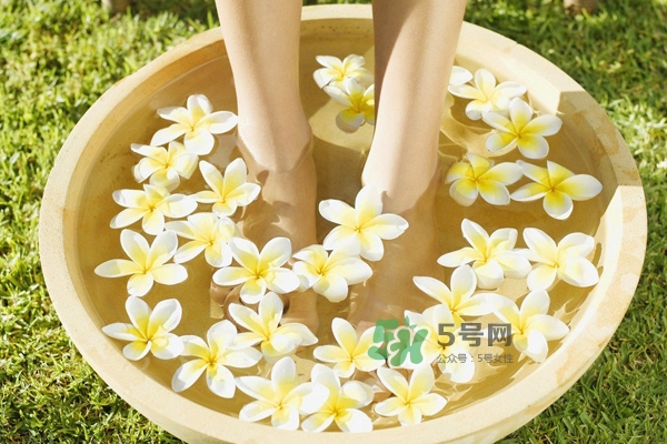 三伏天泡腳可以驅寒嗎？用什么泡腳可以驅寒？