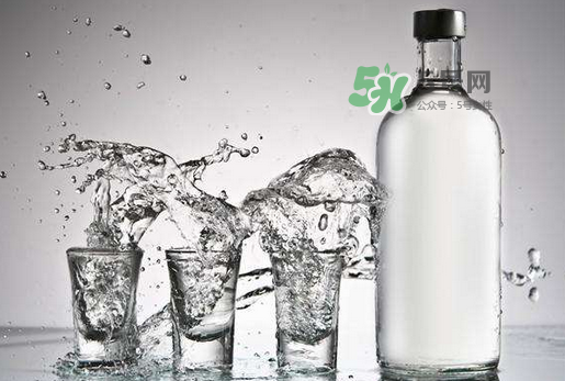 白酒加可樂(lè)是春藥？白酒加可樂(lè)喝了會(huì)怎樣？