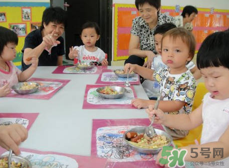 寶寶不去幼兒園可以嗎？寶寶可以不上幼兒園嗎？