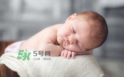 奶瓶刷尼龍的好還是海綿的好？洗奶瓶的正確方法