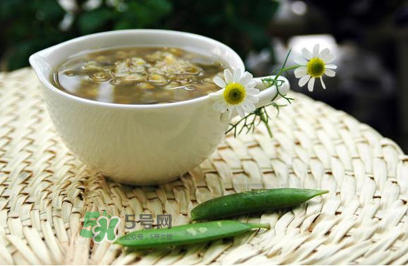 綠豆湯和西瓜可以同時吃嗎？綠豆湯可以和西瓜一起吃嗎？