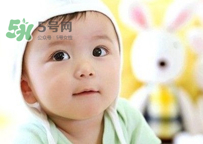 6個(gè)月寶寶不能喝水嗎？寶寶多大可以喝水呢？
