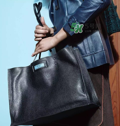 prada etiquette手袋尺寸多大？prada etiquette尺寸有幾種？