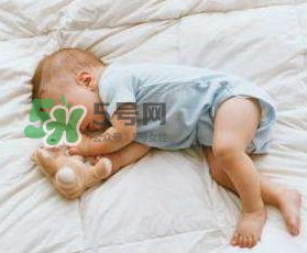 孩子尿床是缺什么？孩子尿床補什么?