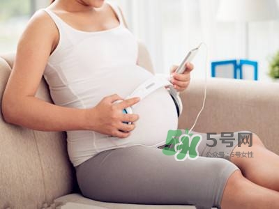 音樂胎教是媽媽聽還是放在肚子上？胎教音樂有哪些？
