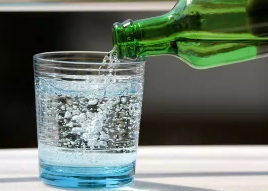 蘇打水是碳酸飲料嗎？蘇打水和碳酸飲料的區(qū)別