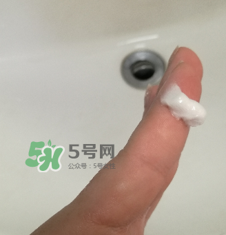 一葉子補水潔面乳怎么樣？一葉子補水洗面奶好用嗎？