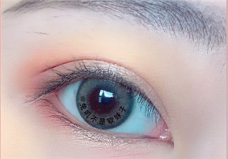 沒(méi)眼影怎么畫眼妝 桃子汁眼妝畫法