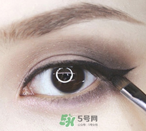 煙熏妝怎么畫(huà)？煙熏妝的畫(huà)法步驟圖解