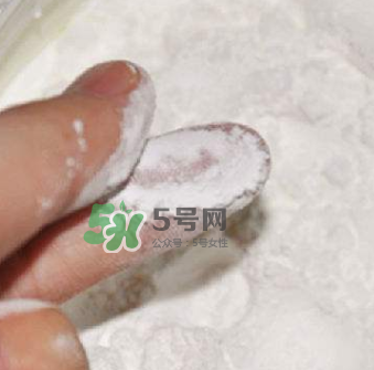 寶寶用爽身粉有危害嗎？爽身粉對(duì)寶寶有什么危害？