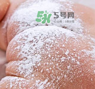 寶寶用爽身粉有危害嗎？爽身粉對(duì)寶寶有什么危害？
