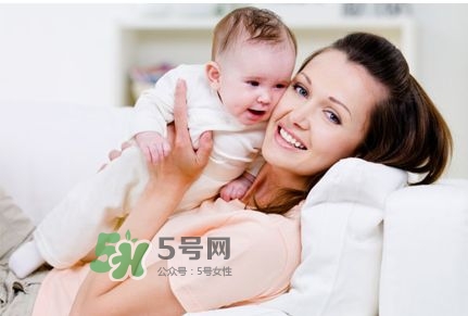產后掉頭發很厲害怎么辦？產后掉頭發吃什么好？