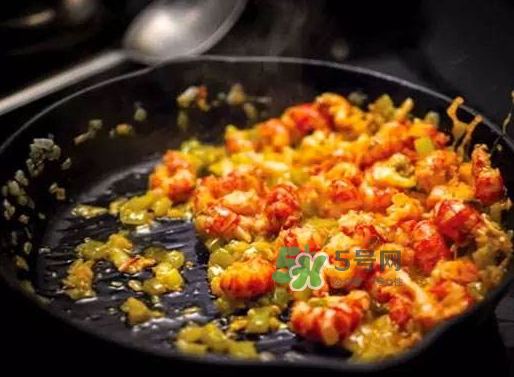 小龍蝦泡飯好吃嗎？小龍蝦泡飯怎么做好吃？