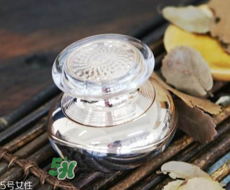 夢詩麗天璽瓊珍玉顏膏怎么樣？夢詩麗天璽膏有激素嗎？