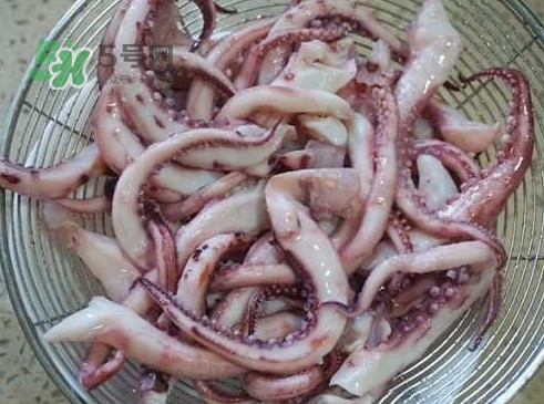 焯魷魚是冷水還是開水？魷魚為什么要焯水