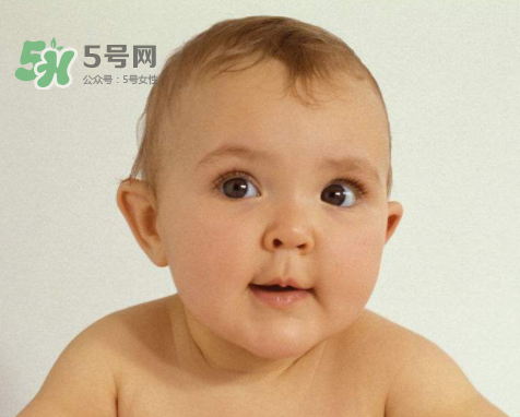 寶寶近視有什么癥狀？寶寶近視有什么表現？