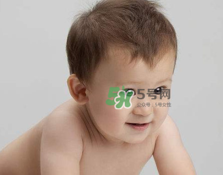 寶寶近視有什么癥狀？寶寶近視有什么表現？