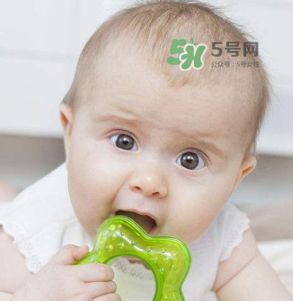 寶寶近視有什么癥狀？寶寶近視有什么表現？